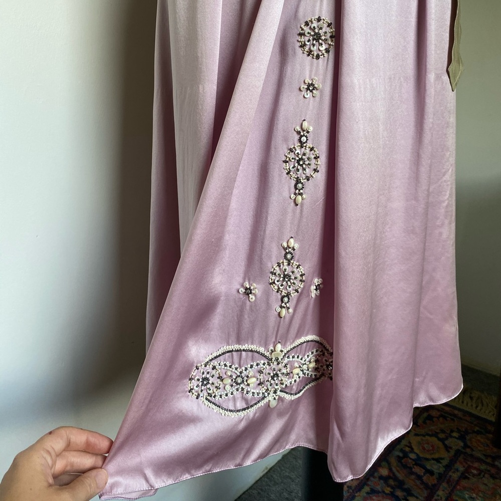Gorgeous lavender satin and beaded dress, size 4-6 - Picture 5 of 9